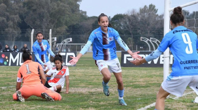 UAI Urquiza derrotó a River