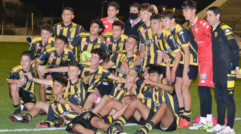 Santamarina se coronó en Sexta División