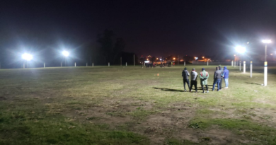 Defensores del Cerro puso luces a su cancha